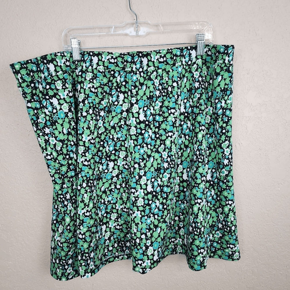 Ellos Green and White Abstract Floral on Black Pull On Skirt 1X (22/24) #3032 - Picture 2 of 6